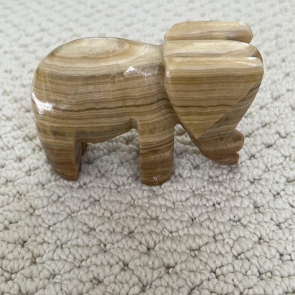 Set of 3 vintage elephant figurines - two stone and one clay - Picture 4 of 10